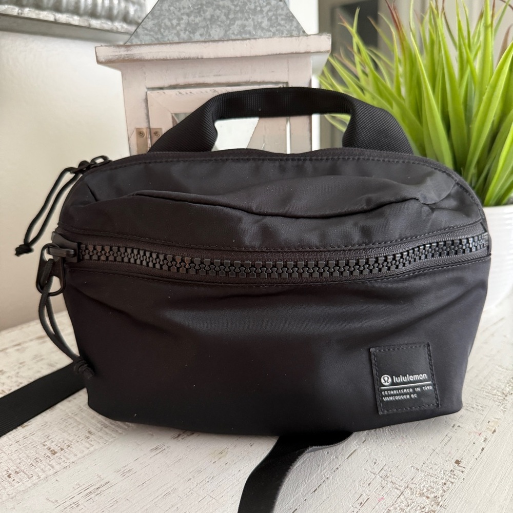 Lululemon All Day Essentials Beltbag 2.5L
